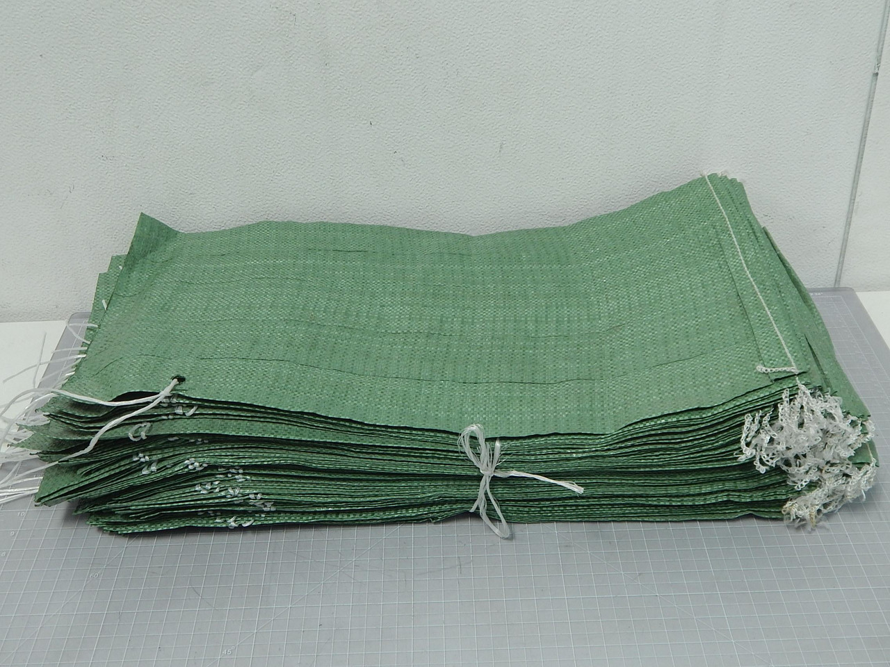 Lot of 100 Polypro Green Sand Bags 38 LBS Cap 2.8 FT T148918 OCO